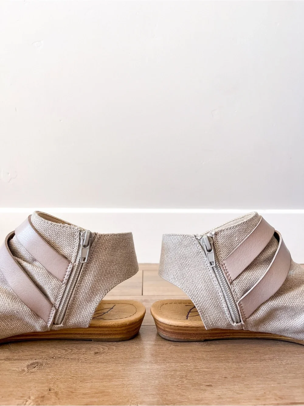 Blowfish Malibu Balla Taupe Canvas Micro Wedge Sandals Size 9